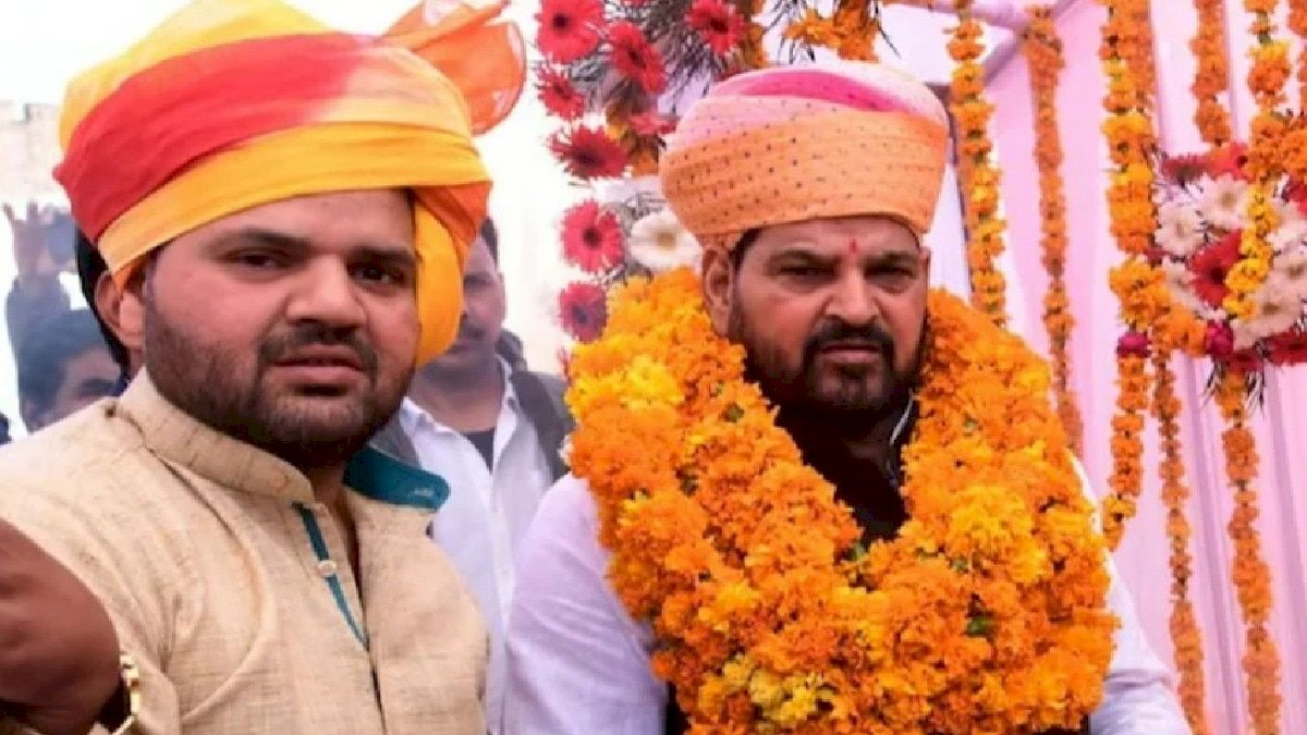 Brij Bhushan Returns to Gonda After Acquittal, Gets Grand Welcome