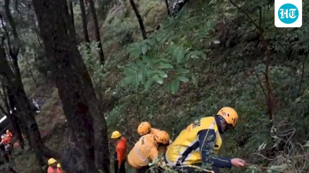 Three tourists killed, 19 injured as tempo traveller falls into Nainital gorge
