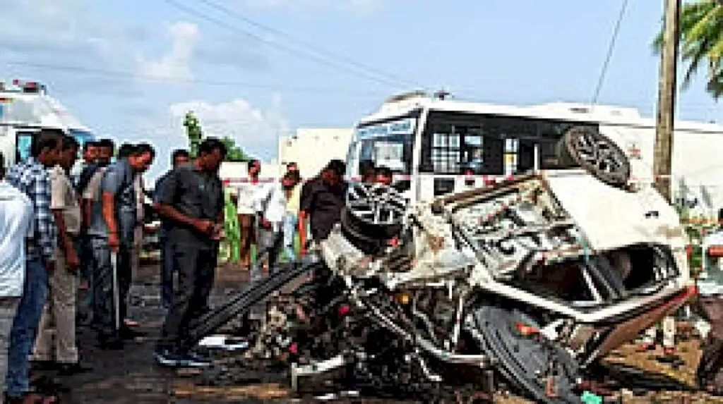 Four arrested in Karnataka car blast over land dispute