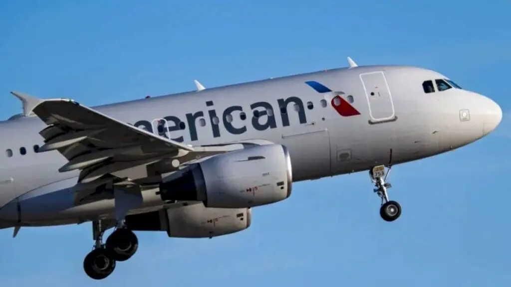 American Airlines flight turns back to LAX after cockpit warning