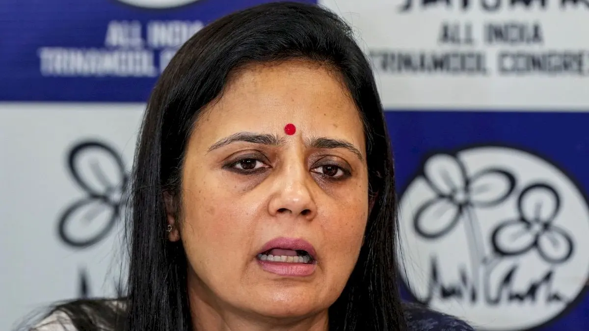 Mahua Moitra alleges eviction, crowd chants Jai Shri Ram