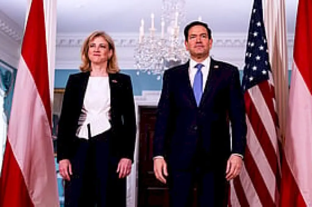 US widens Iran diplomatic outreach to Austria, Greece