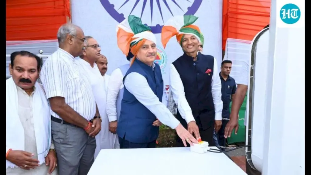 Naveen Jindal unfurls 108-foot national flag in Kurukshetra