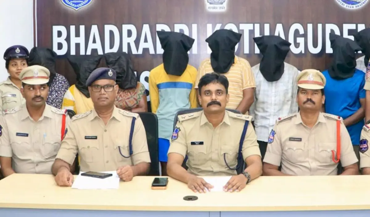 Kothagudem police arrest eight in chain-snatching gang, recover Rs 26 lakh