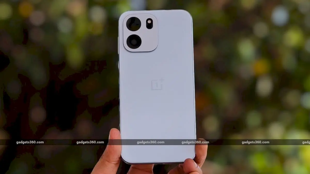 OnePlus, Motorola and Redmi offer AI features under Rs. 30,000