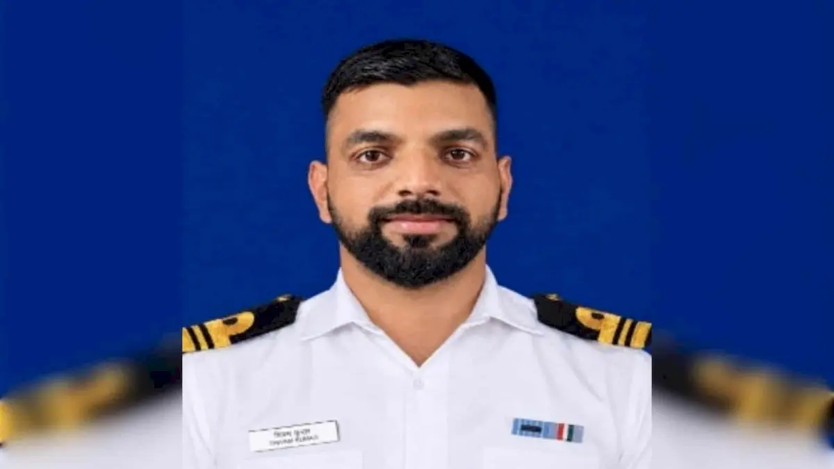 Navy officer Shivam Kumar gets Shaurya Chakra for Gulf rescue