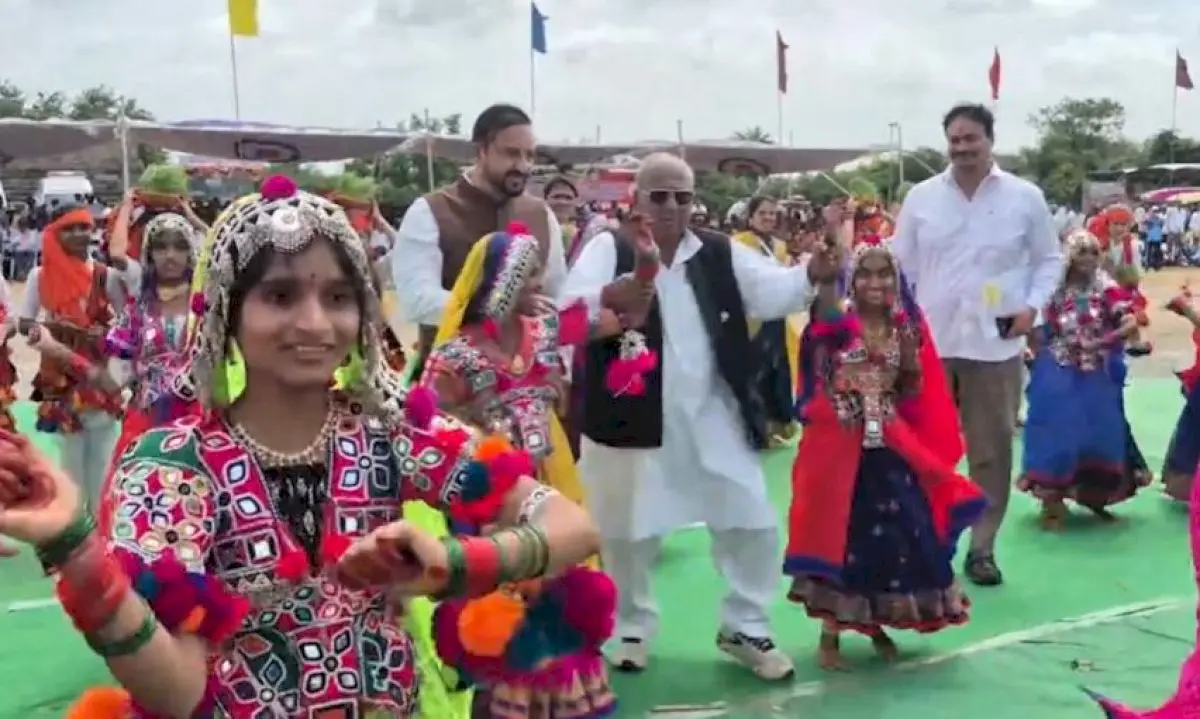 Hanumantharao Dances With Students at Kamareddy I-Day Event