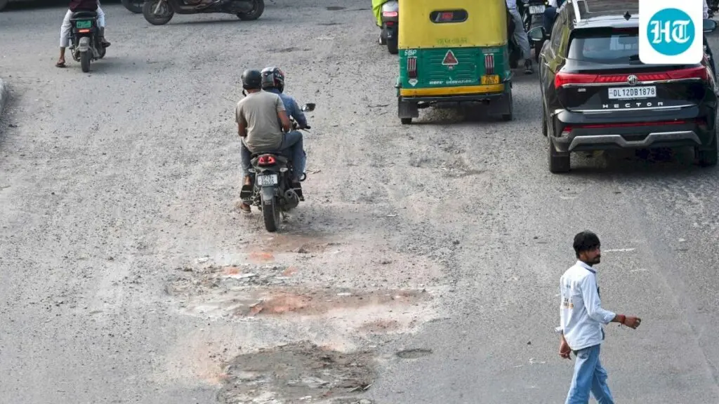 Lucknow Teen Dies After E-Rickshaw Overturns on Pothole