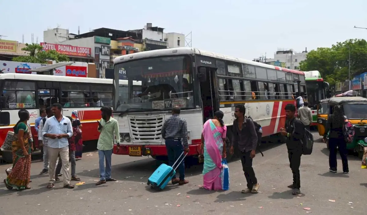 TGSRTC city buses run at 25% occupancy during afternoon lull