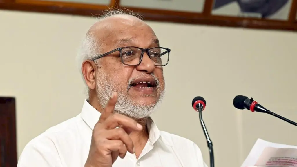 Opposition attacks Modi over ‘dimaagi Naxals’ remark