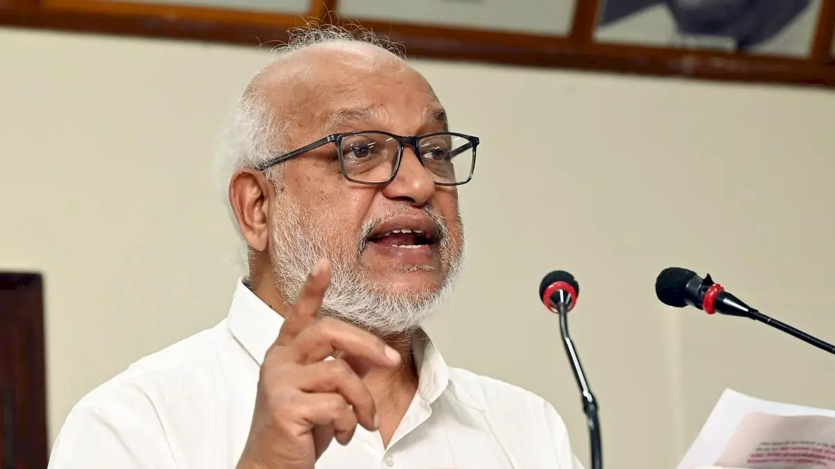 Opposition attacks Modi over ‘dimaagi Naxals’ remark