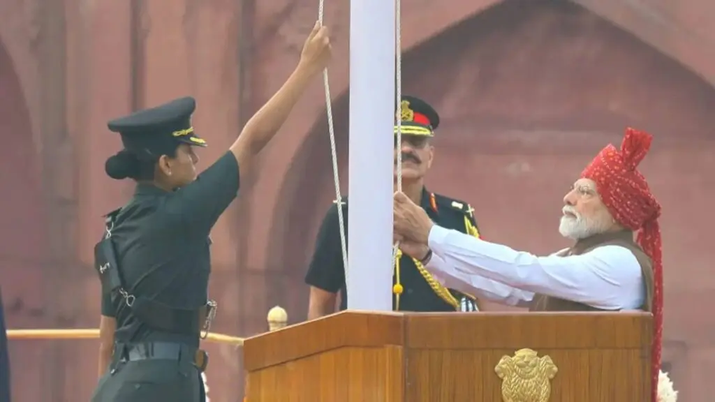 Captain Sonia Singh Chauhan assisted PM Modi at Red Fort