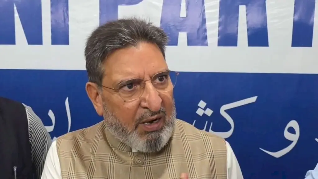 Altaf Bukhari demands withdrawal of cases against J&K youth