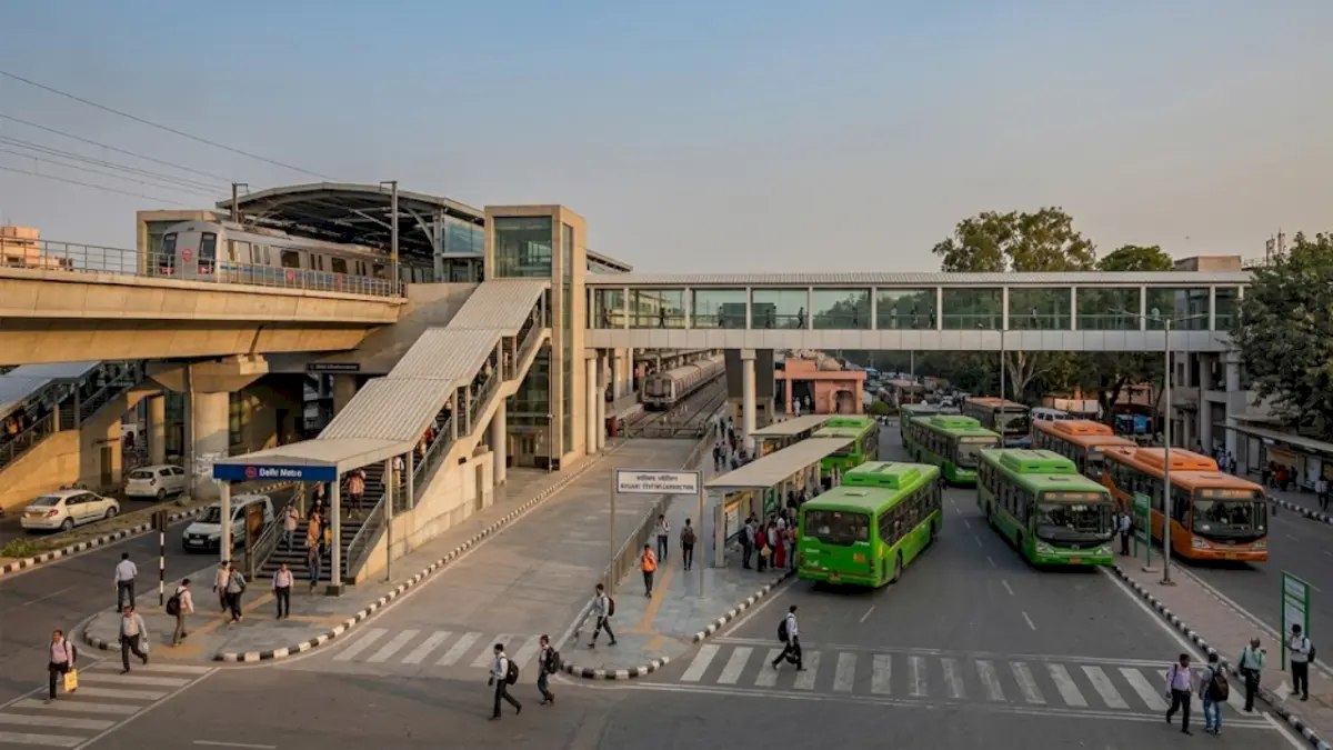 Delhi to integrate Metro, rail, bus at three major hubs