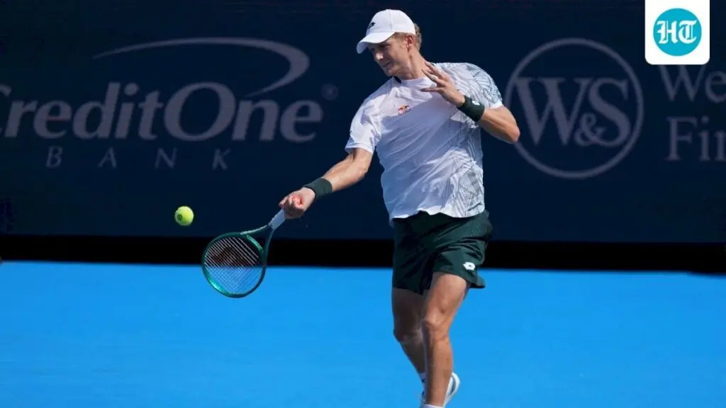 Rain suspends play at Cincinnati Open in Mason