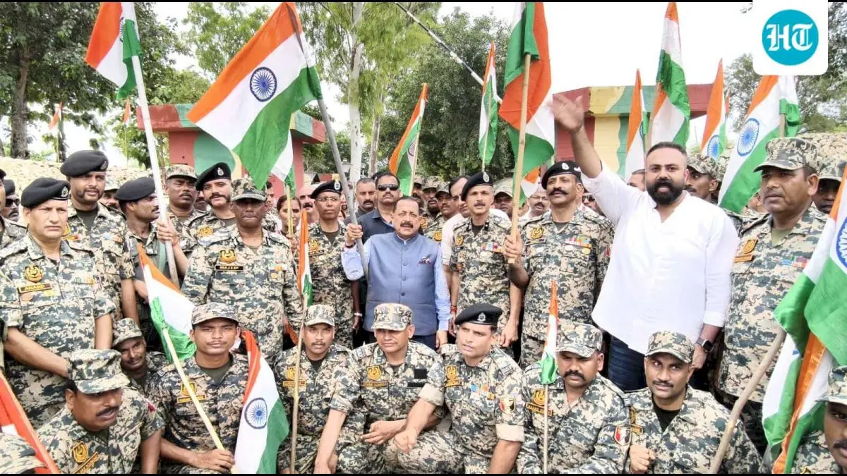 Jitendra Singh leads Tiranga Yatra to zero line on Indo-Pak border