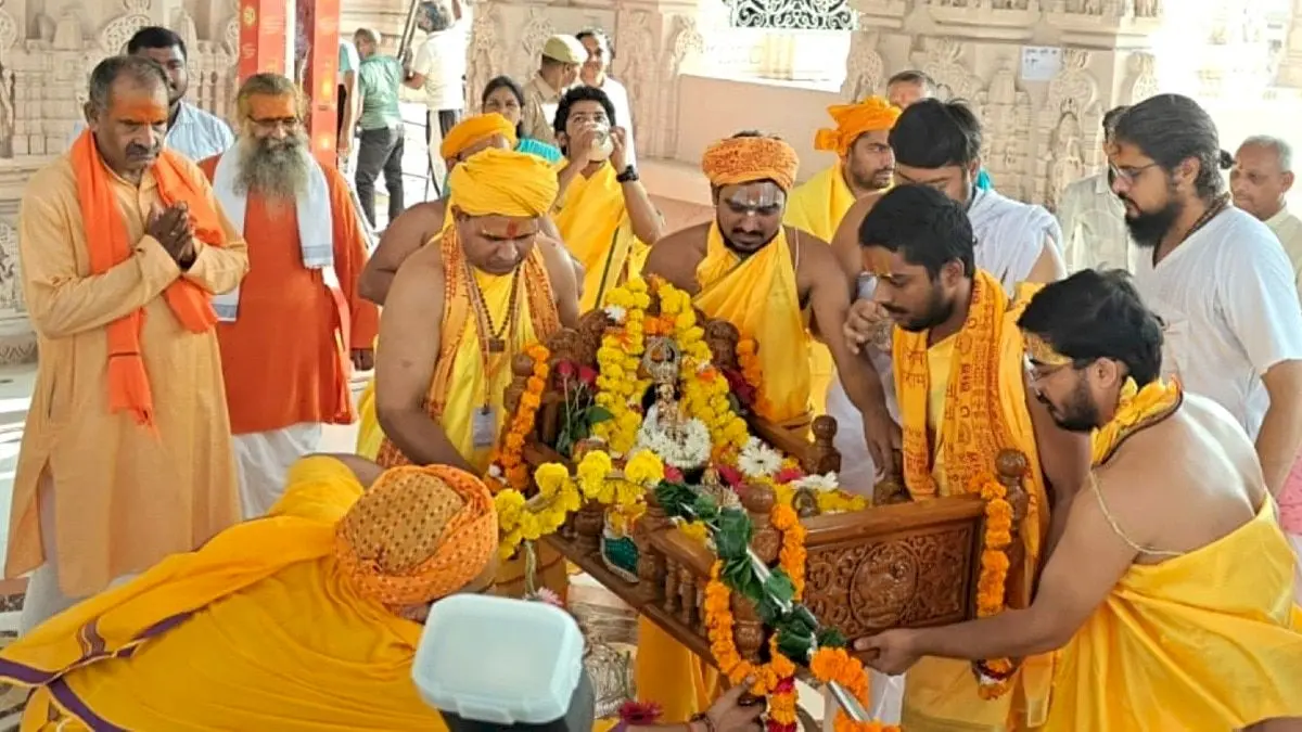 Ram temple priests get new yellow dress code