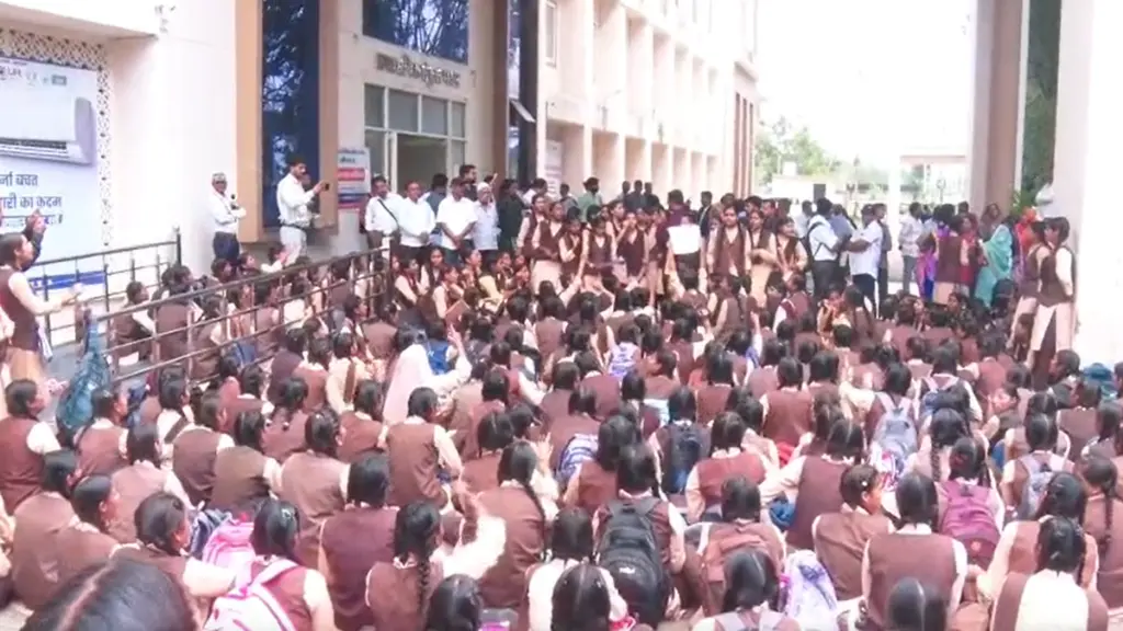 Ujjain schoolgirls protest plan to move government schools 10 km away