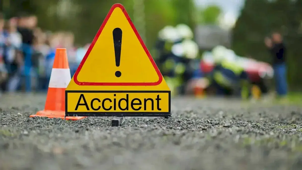 Teen dies as lorry hits two-wheeler on Hyderabad highway