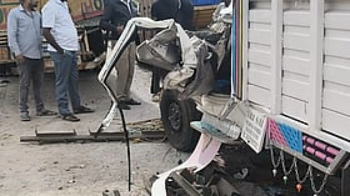 One killed, two hurt as pickup hits container in Bengaluru