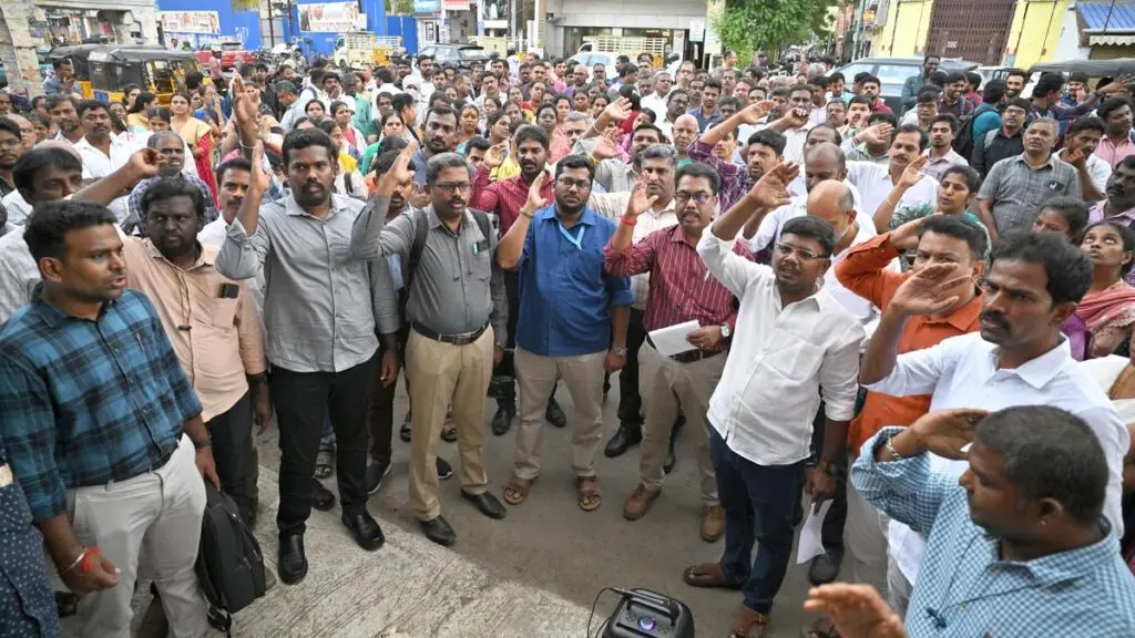 Bank unions call nationwide strike on September 11