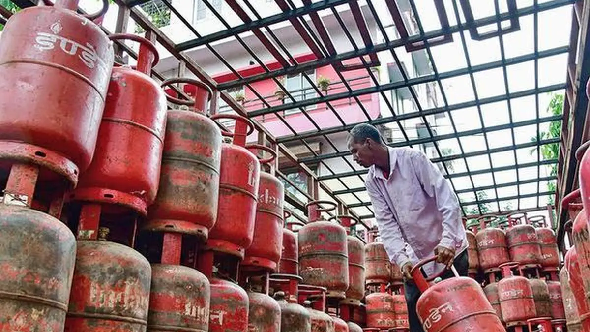 Govt caps LPG production at 63,810 tonnes per day till Dec 2026