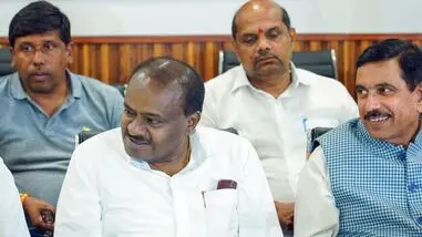 Kumaraswamy attacks Sonia Gandhi over Vande Mataram, Congress hits back