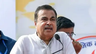 Gadkari says he gets blamed even for state road cave-ins