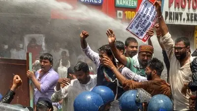 Bihar students clash with police during Patna march over BPSC exams