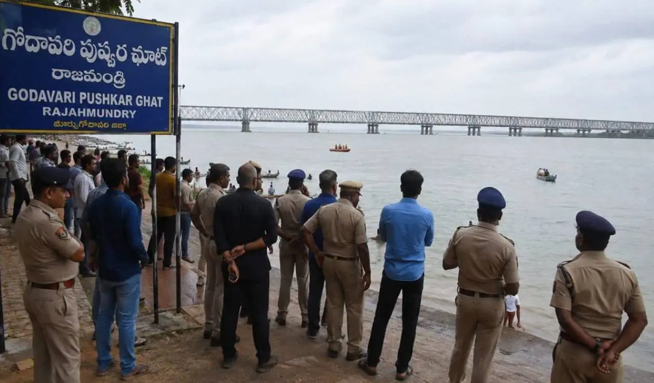 AP police hunt shooting coach after three family members die by suicide