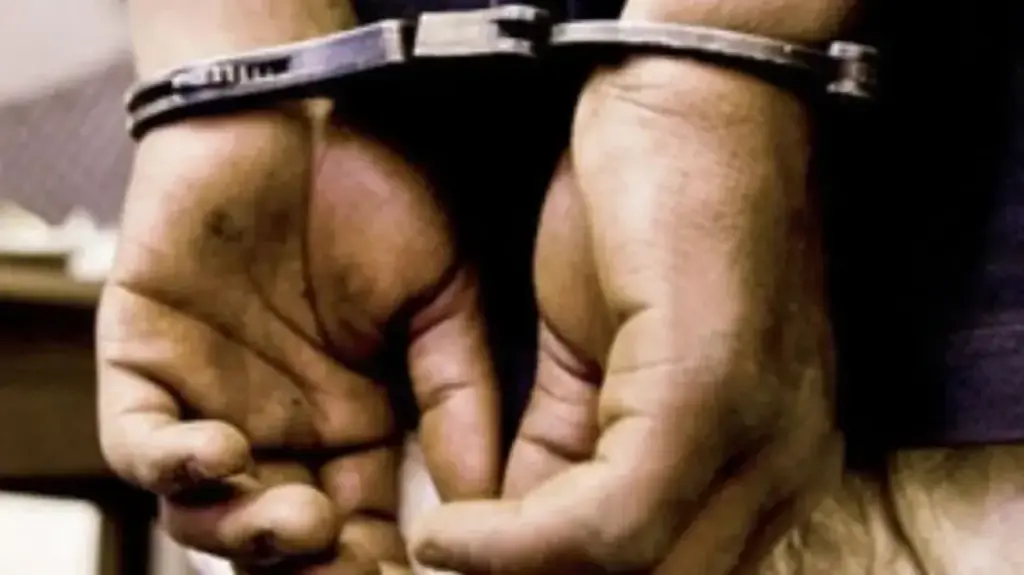 Odisha Vigilance nabs Revenue Inspector taking Rs 5,000 bribe