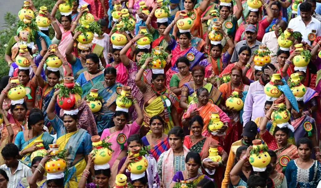 Hyderabad deploys 2,000 police for Lal Darwaza Bonalu