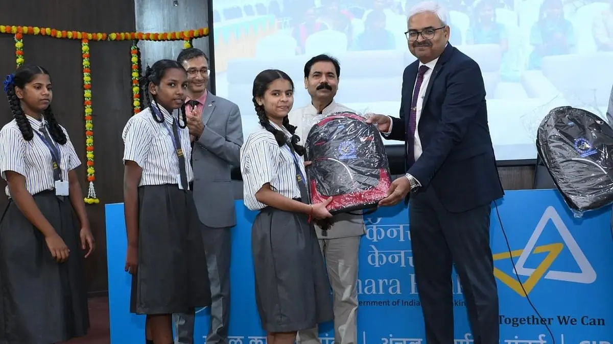 Canara Bank gives scholarships to 384 SC/ST girl students in Mumbai