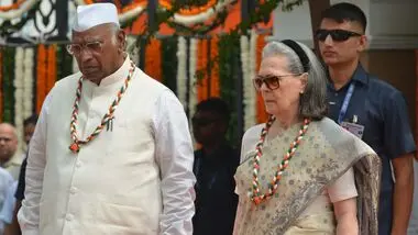 Complaints filed against Sonia Gandhi over Vande Mataram row