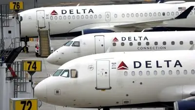 Delta flight returns to Atlanta after cockpit fumes, 200 evacuated