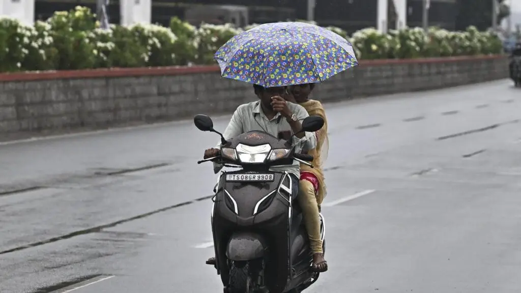 Hyderabad gets 15 mm rain, cloudy sky likely through Monday