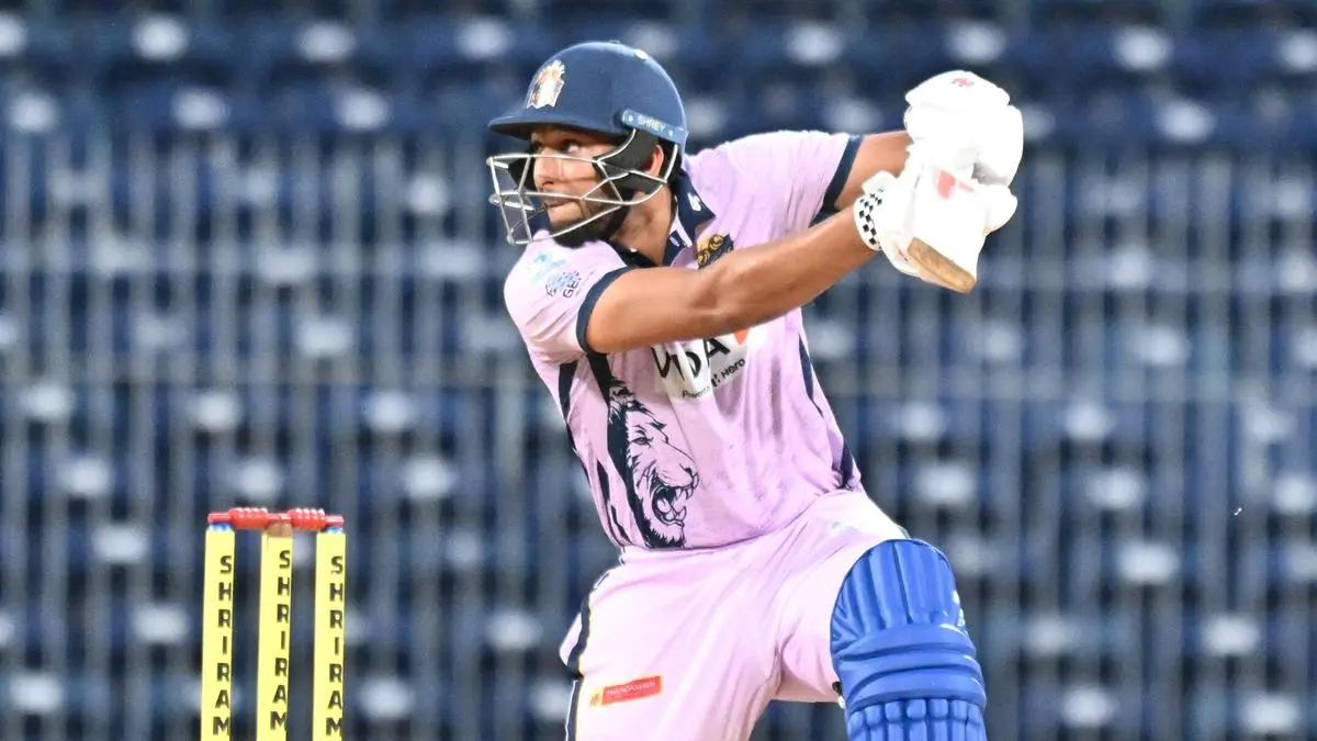 Shahrukh Khan blitz powers Kovai Kings to crucial TNPL win