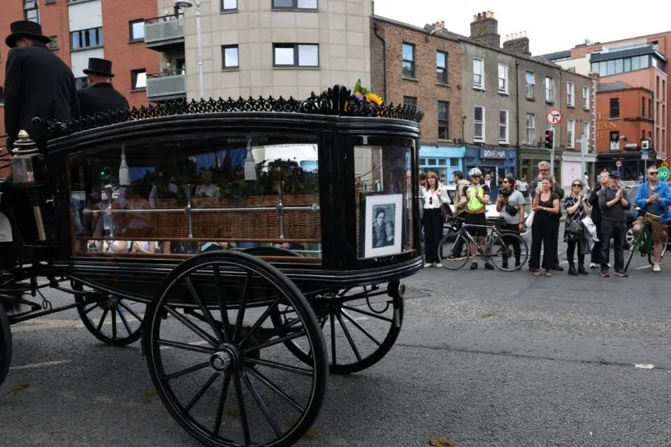 U2 plays rewritten lyrics at Glen Hansard funeral