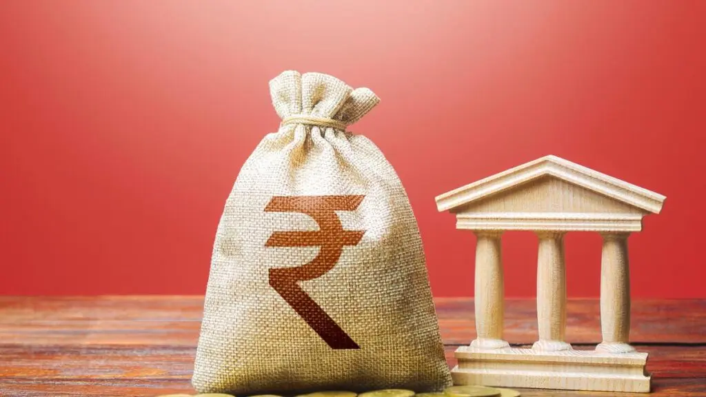Public sector banks more efficient than private: EAC-PM paper