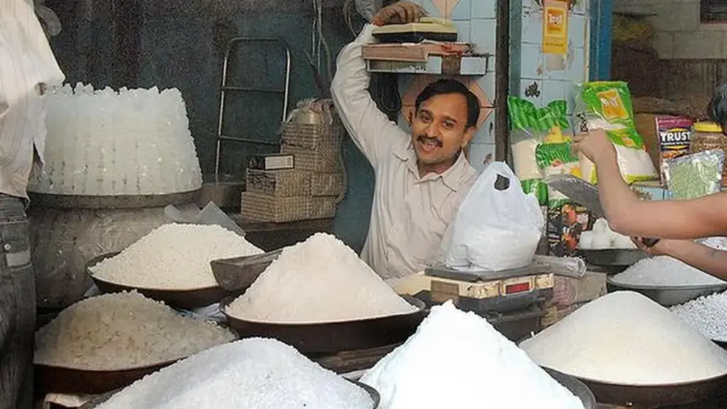 Sugar futures fall as India import expectations ease