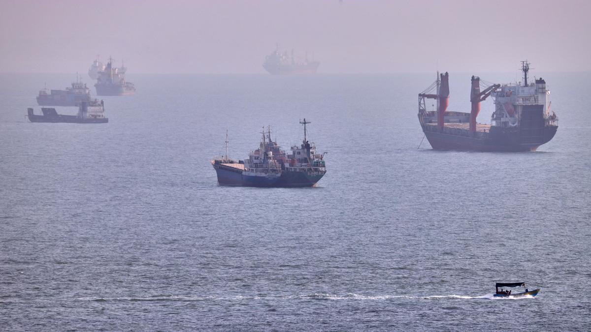 Iran and Oman Near Agreement on Strait of Hormuz Shipping Route