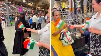 Israeli diplomat distributes Tiranga to commuters at Mumbai’s CSMT