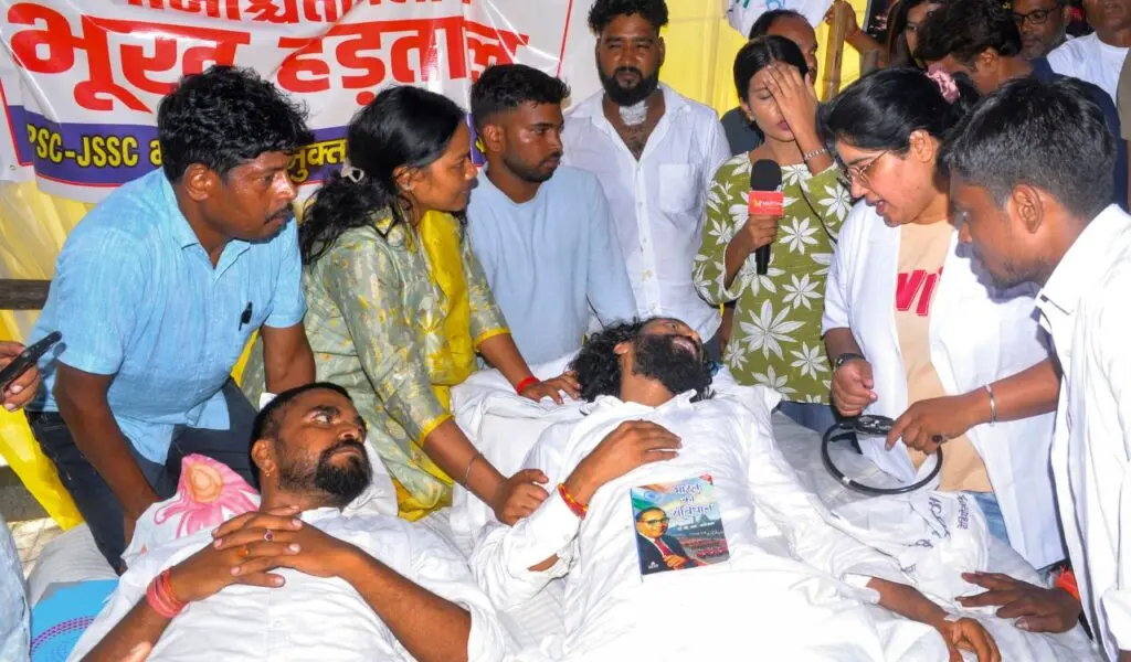 Jharkhand students cut cake for CM's birthday in exam protest