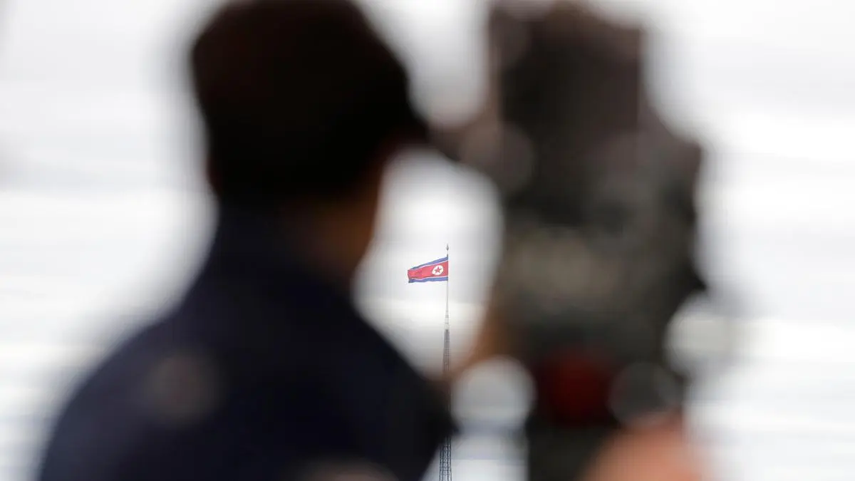 South Korea fires warning shots at North Korean soldiers crossing border