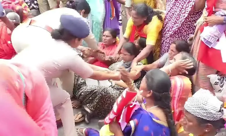 Karnataka farmers, workers protest against land acquisition and pro-corporate policies