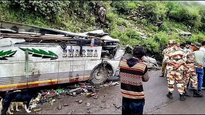 7 killed, 11 injured as bus overturns in Himachal's Chamba