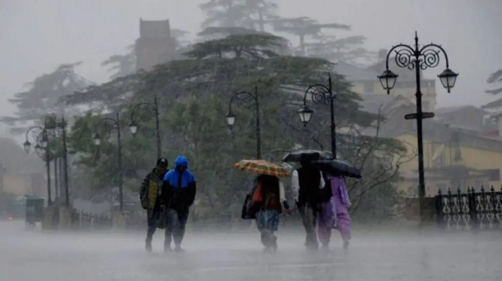 Odisha floods: 1.65 lakh evacuated, Mahanadi on alert