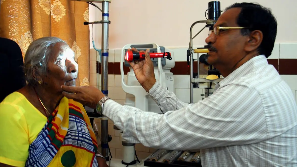 Air filters in operation theatres offer no extra benefit for cataract surgery: study