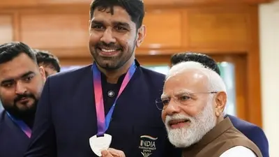 PM Modi laughs at boxer's anecdote about Pakistani rival's 'Narendra' hate