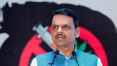 Fadnavis reassures auto-taxi drivers on Marathi proficiency deadline